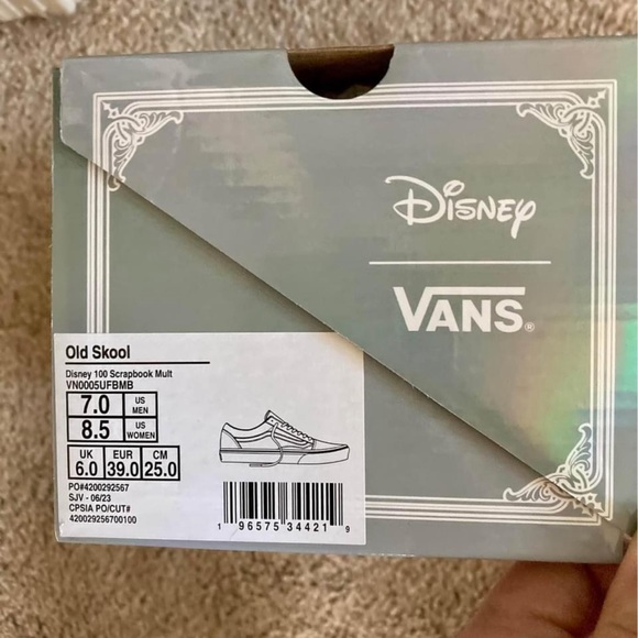 Limited edition, Disney vans. - Picture 3 of 4